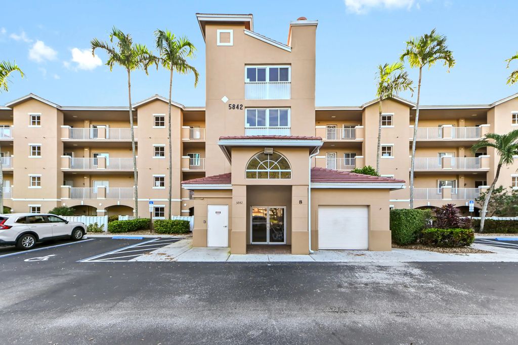 5842 Crystal Shores Drive #207, Boynton Beach