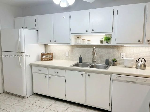 4 of 18 - 12590 Ne 16th Avenue #303, North Miami, FL
