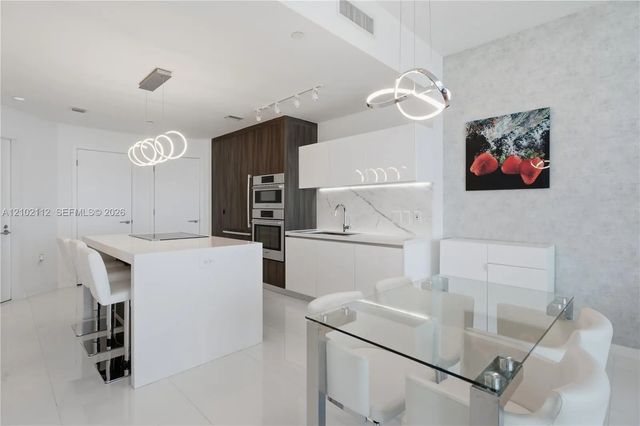 5 of 30 - 851 Ne 1st Avenue #3906, Miami, FL
