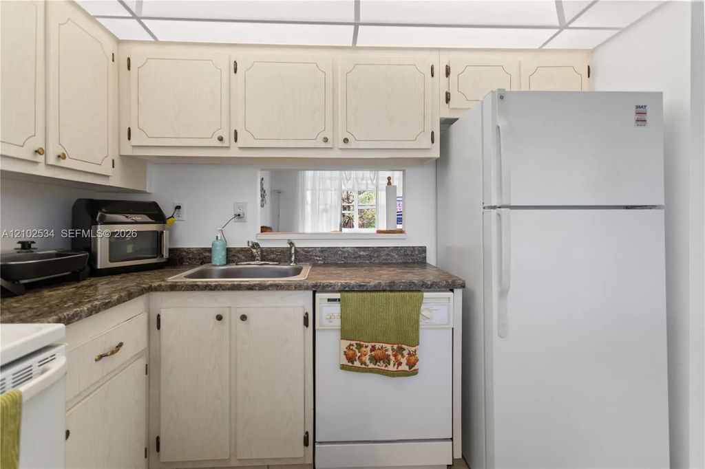 2998 Nw 48th Terrace #424, Lauderdale Lakes