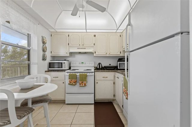 4 of 26 - 2998 Nw 48th Terrace #424, Lauderdale Lakes, FL