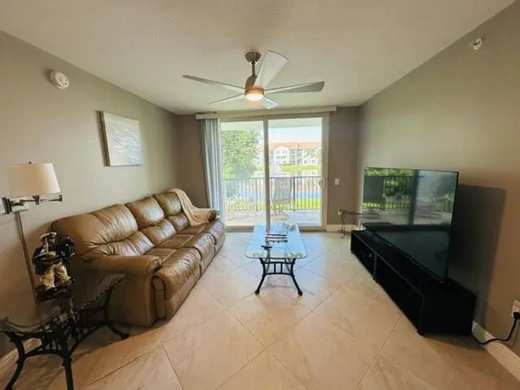 902 Villa Circle, Boynton Beach