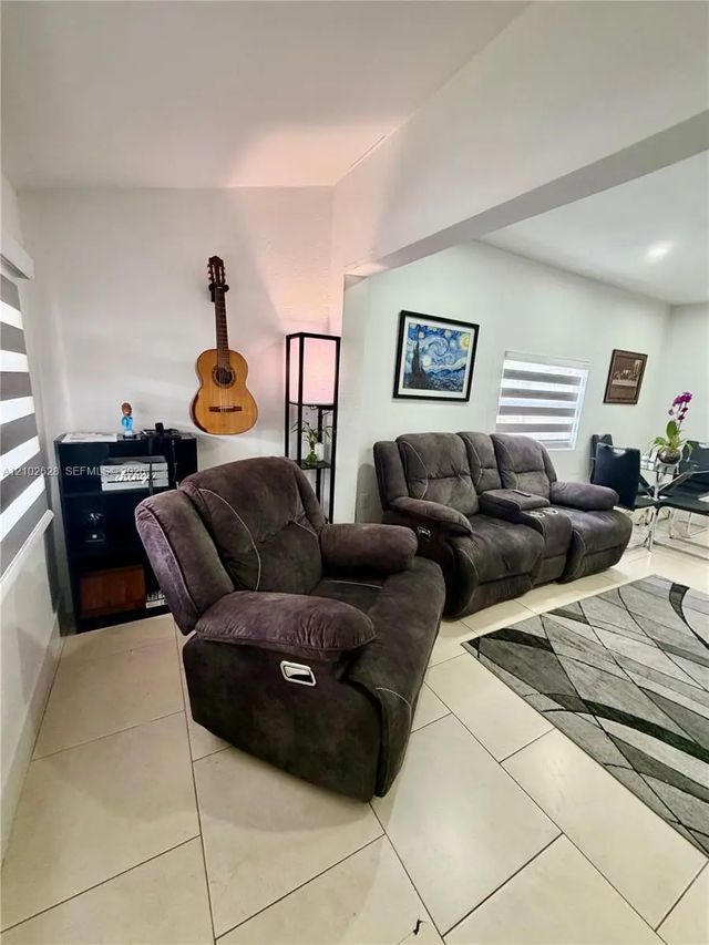 5 of 25 - 521 Nw 44th Avenue, Miami, FL