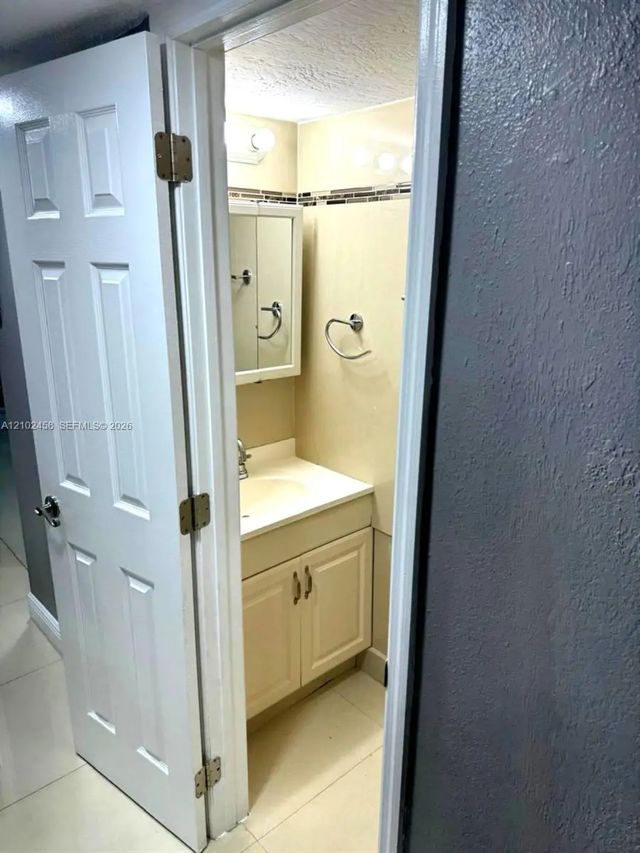 4 of 19 - 5461 W 24th Avenue #25, Hialeah, FL