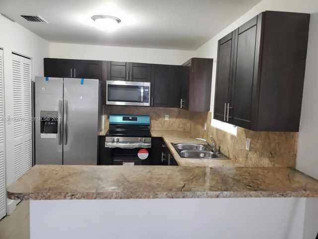 3 of 7 - 1212 Nw 71st Street, Miami, FL