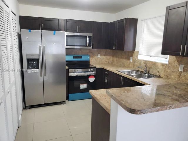 4 of 7 - 1212 Nw 71st Street, Miami, FL