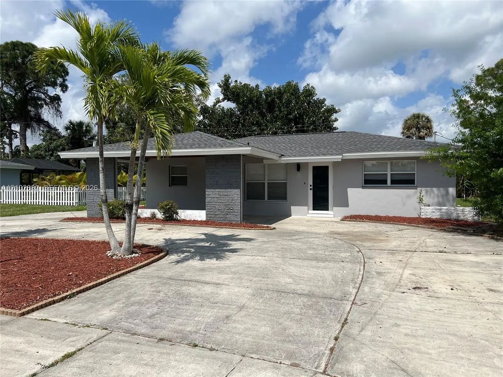 4562 Tennyson Drive, North Fort Myers