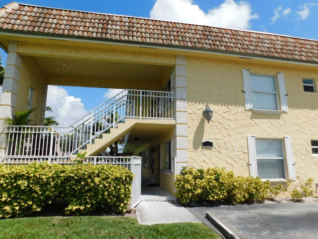 735 Hummingbird Way #104, North Palm Beach