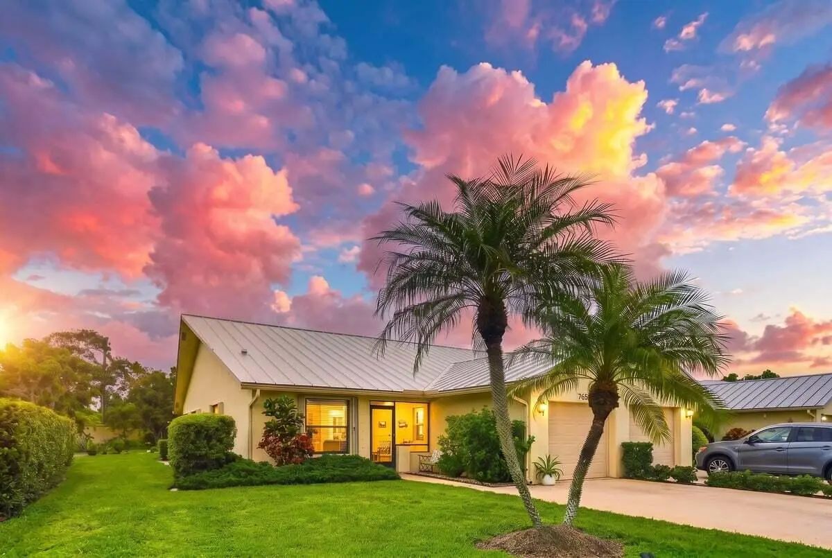 Residential  7655 Se Sugar Sand Circle 33455 - MLS B26085495