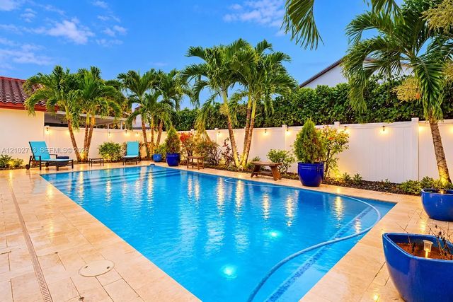 2 of 8 - 14716 Sw 111th Terrace, Miami, FL