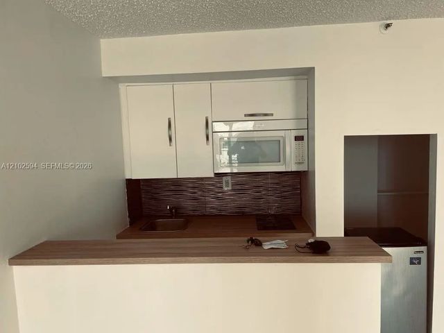 4 of 9 - 555 Ne 15th Street #412, Miami, FL
