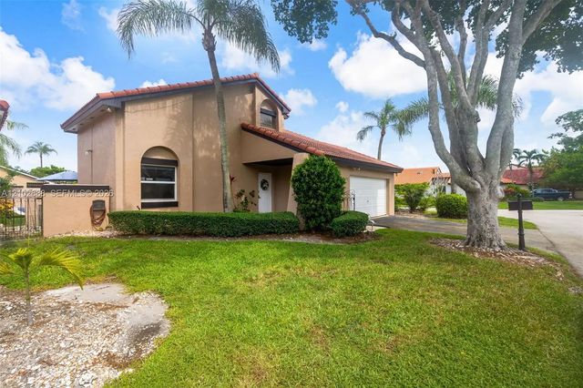 4 of 53 - 17338 Nw 61st Place, Hialeah, FL