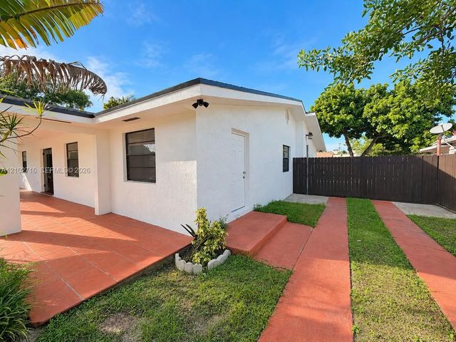 4 of 24 - 11461 Sw 193rd Street, Miami, FL