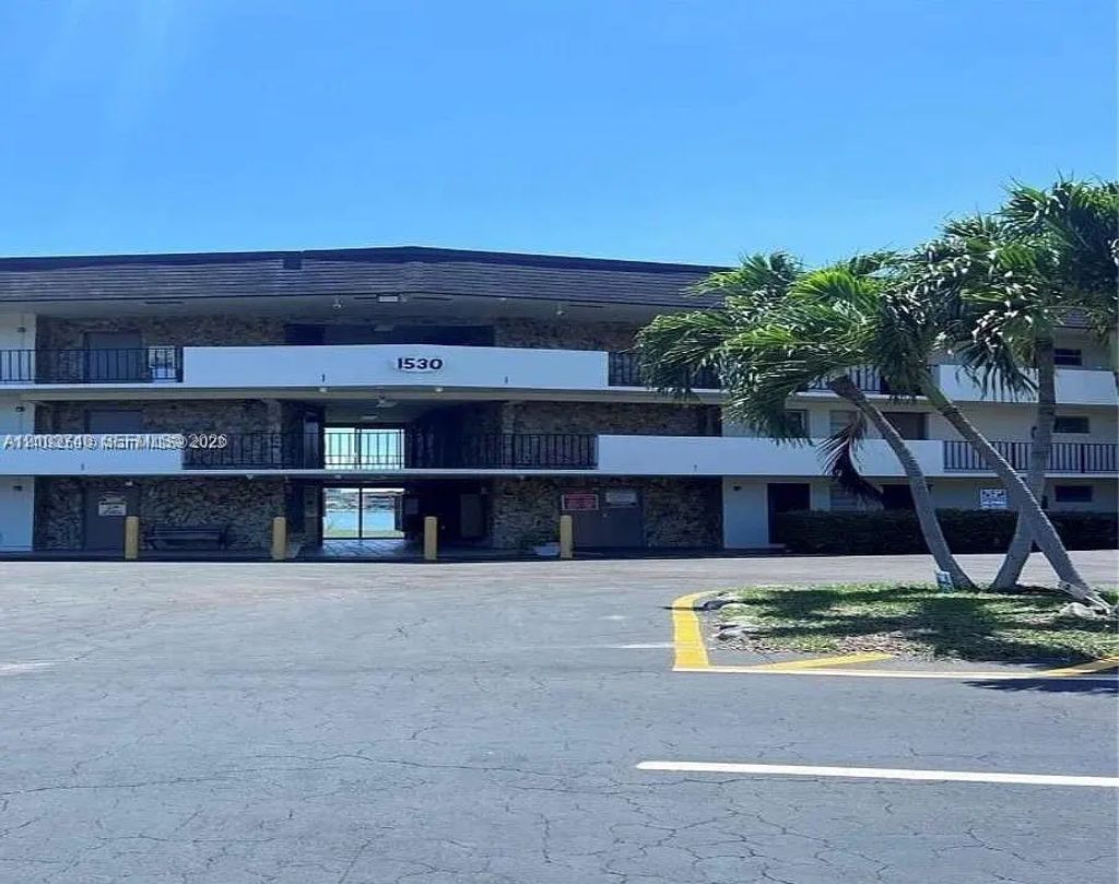 1530 Ne 191st Street #142, Miami