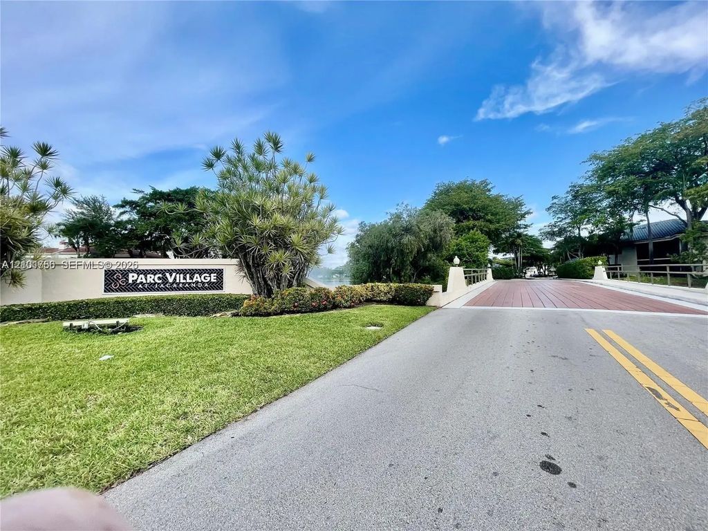 8130 Nw 15th Manor #8130, Plantation