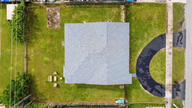 2 of 40 - 19411 Sw 117th Avenue, Miami, FL