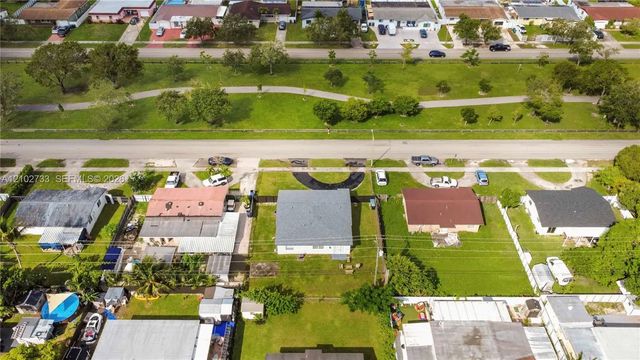 4 of 40 - 19411 Sw 117th Avenue, Miami, FL