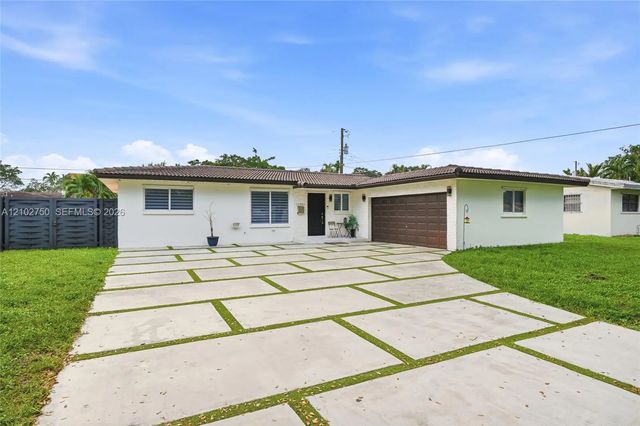 13996 Lake Lure Court, Miami Lakes