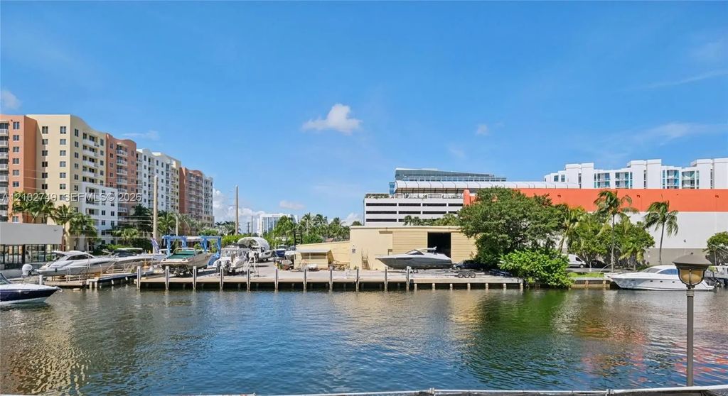 2931 Ne 185th Street #1106, Aventura