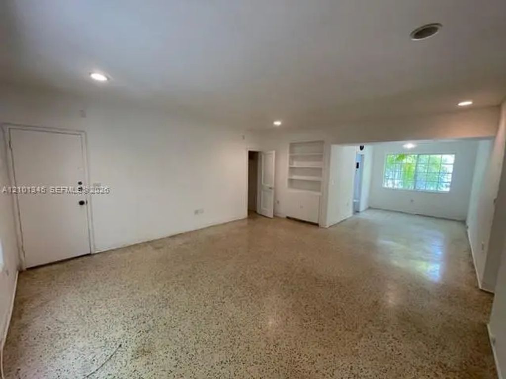 825 W 40th Street #2, Miami Beach