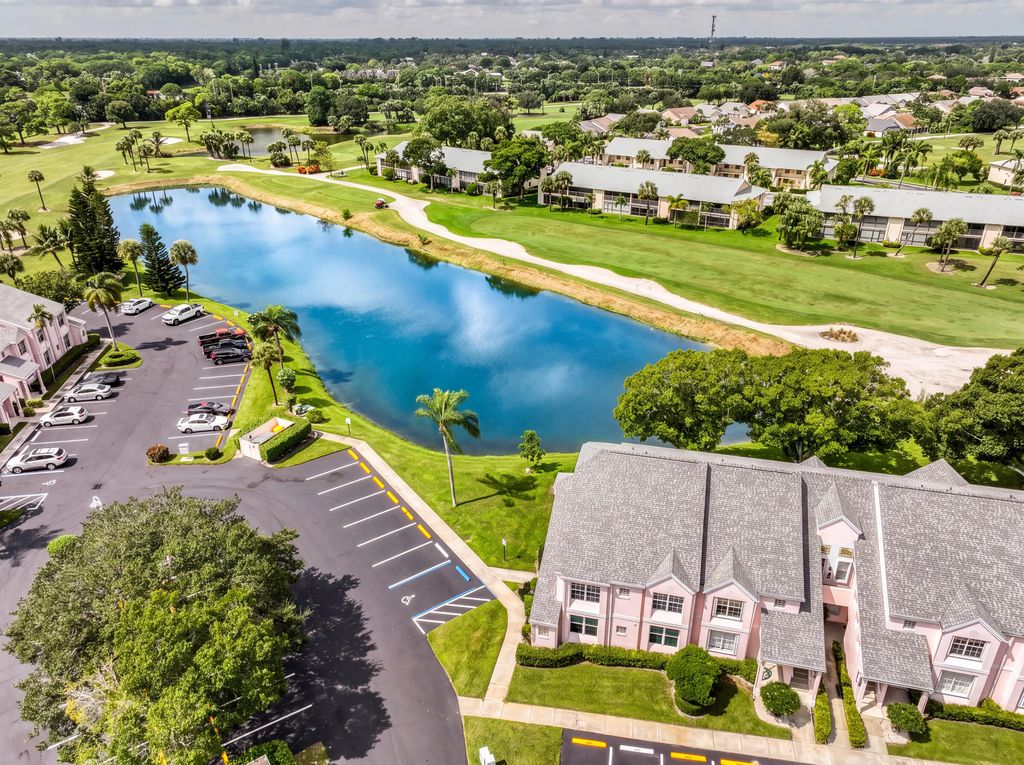 302 Muirfield Court #302a, Jupiter