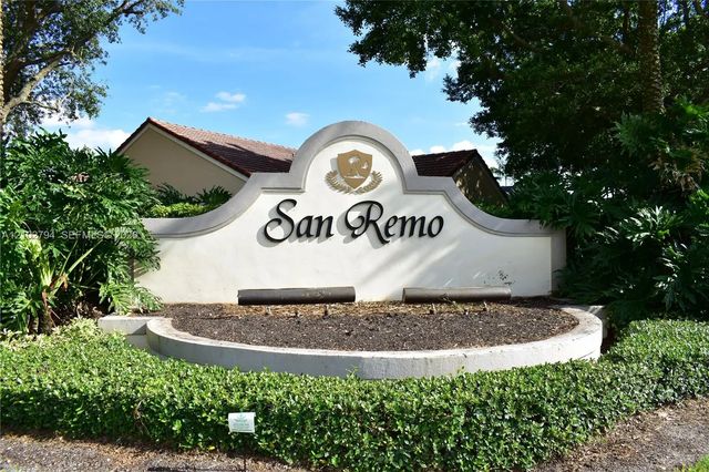 952 Sevilla Circle, Weston