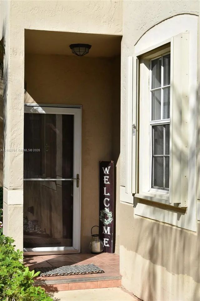 3 of 8 - 952 Sevilla Circle, Weston, FL