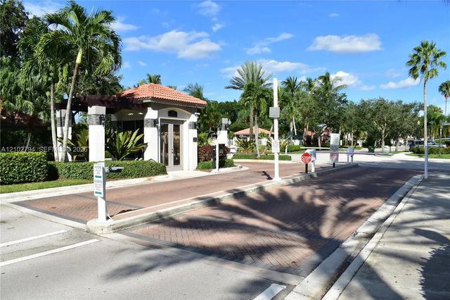 4 of 8 - 952 Sevilla Circle, Weston, FL