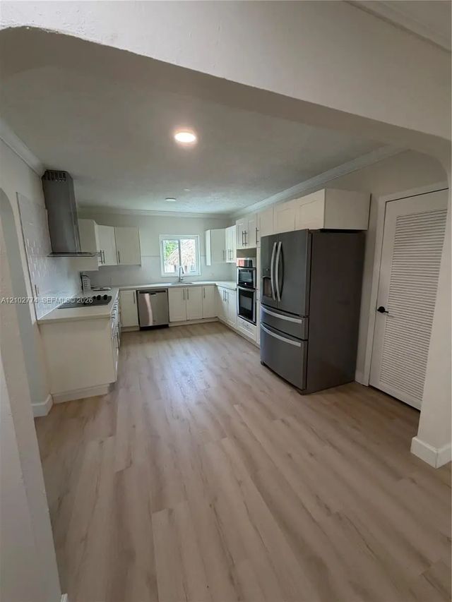 5 of 19 - 4335 Sw 10th Street, Miami, FL