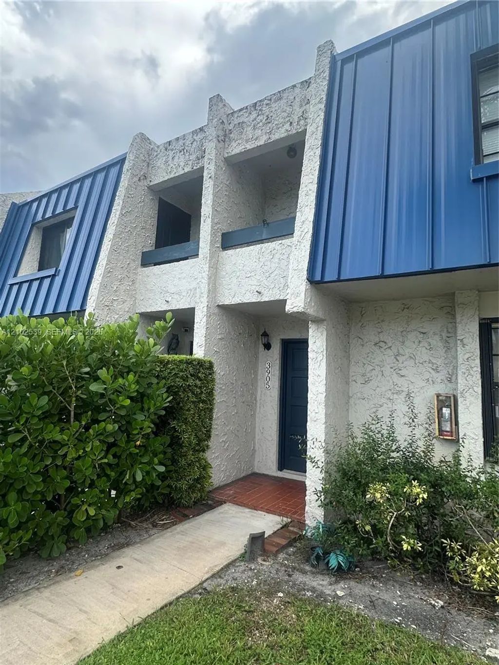 3905 Sheridan Street, Hollywood