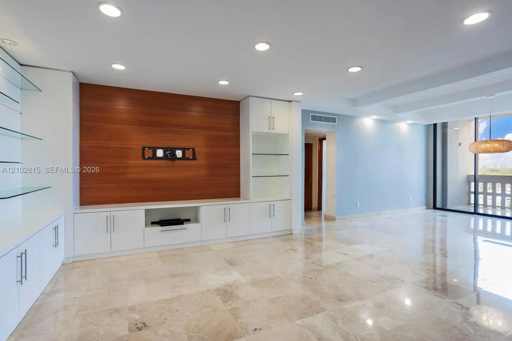 90 Edgewater Drive #ph15, Coral Gables