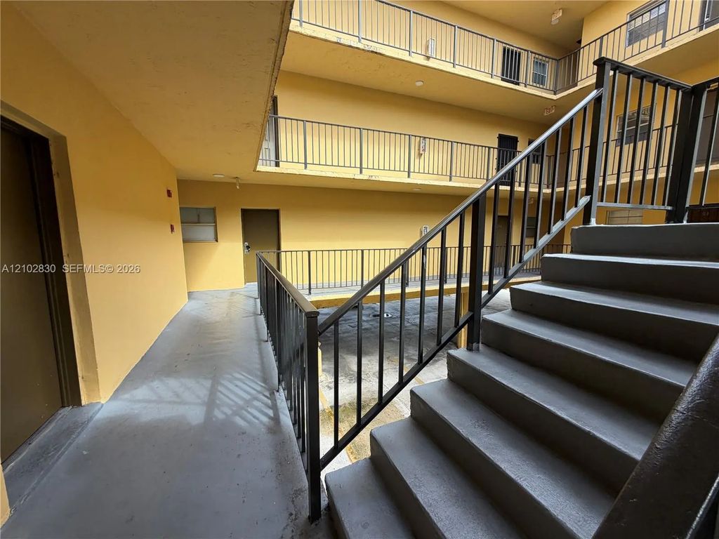 300 Ne 125th Street #205, North Miami