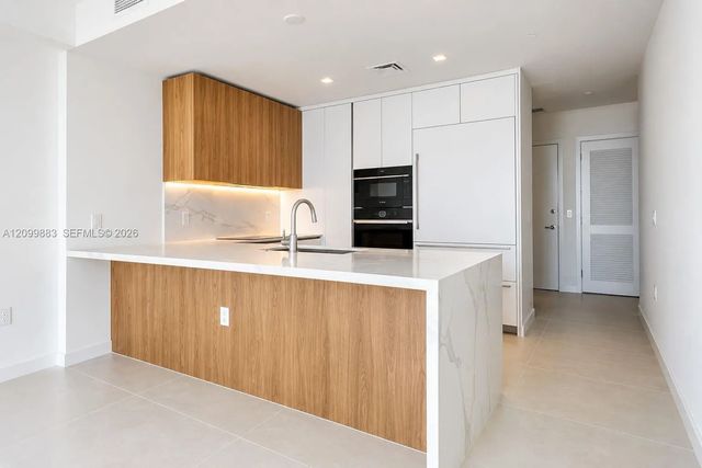 3 of 27 - 1400 Biscayne Boulevard #1804, Miami, FL