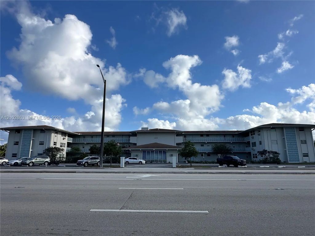 1050 E Sample Road #202, Pompano Beach