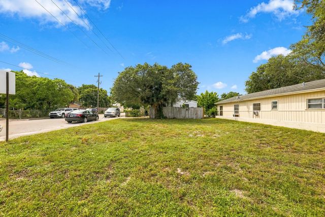 3 of 29 - 1208 3rd Avenue S, Lake Worth Beach, FL
