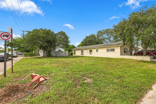 5 of 29 - 1208 3rd Avenue S, Lake Worth Beach, FL