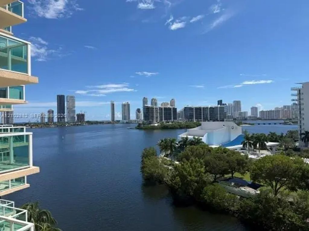 3330 Ne 190th Street #817, Aventura