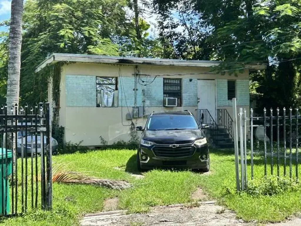 7803 Nw Miami Place, Miami