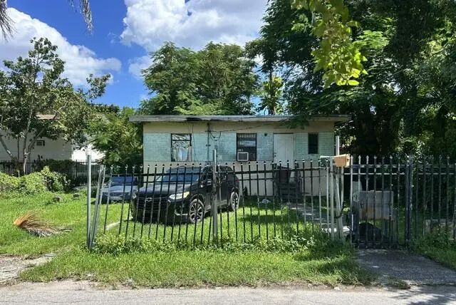 2 of 11 - 7803 Nw Miami Place, Miami, FL