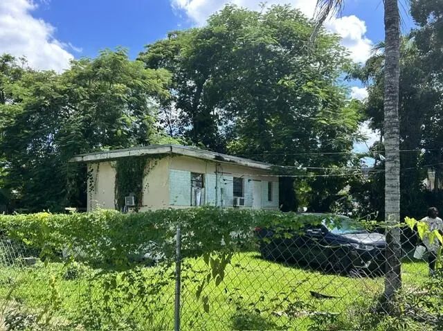 3 of 11 - 7803 Nw Miami Place, Miami, FL
