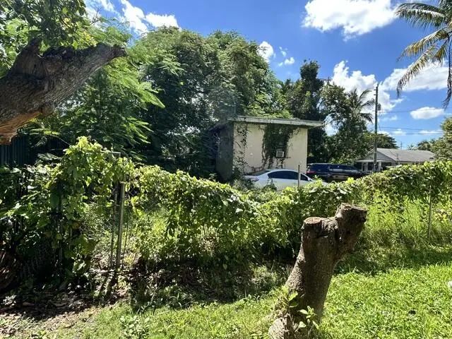 4 of 11 - 7803 Nw Miami Place, Miami, FL