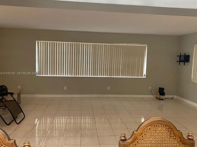 2 of 26 - 467 W 43rd Place, Hialeah, FL