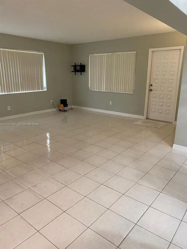 3 of 26 - 467 W 43rd Place, Hialeah, FL