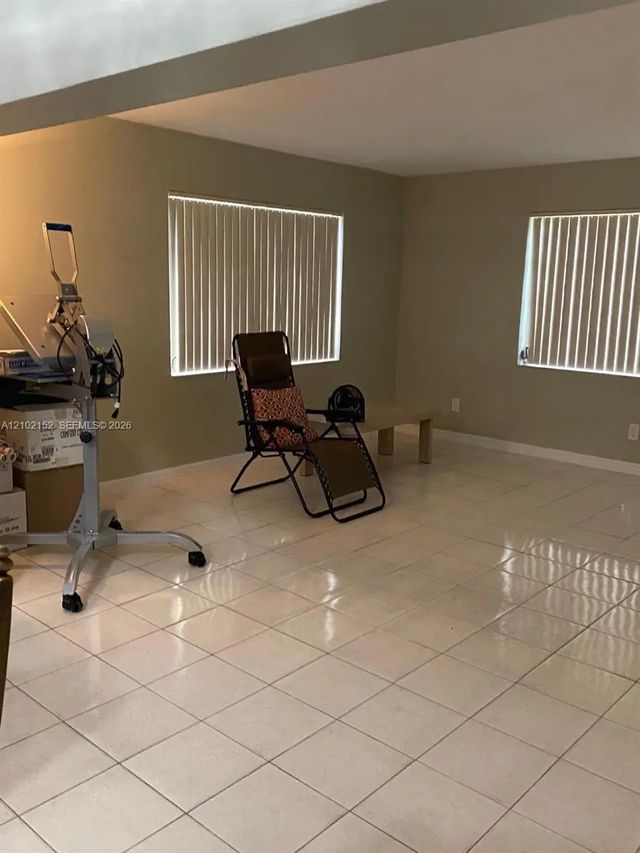 4 of 26 - 467 W 43rd Place, Hialeah, FL