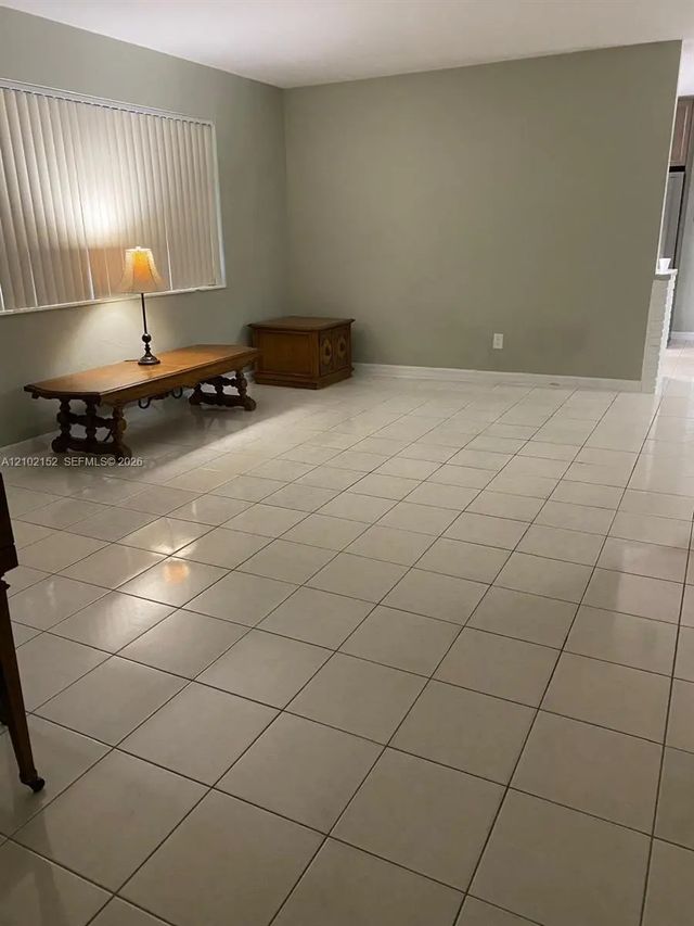 5 of 26 - 467 W 43rd Place, Hialeah, FL