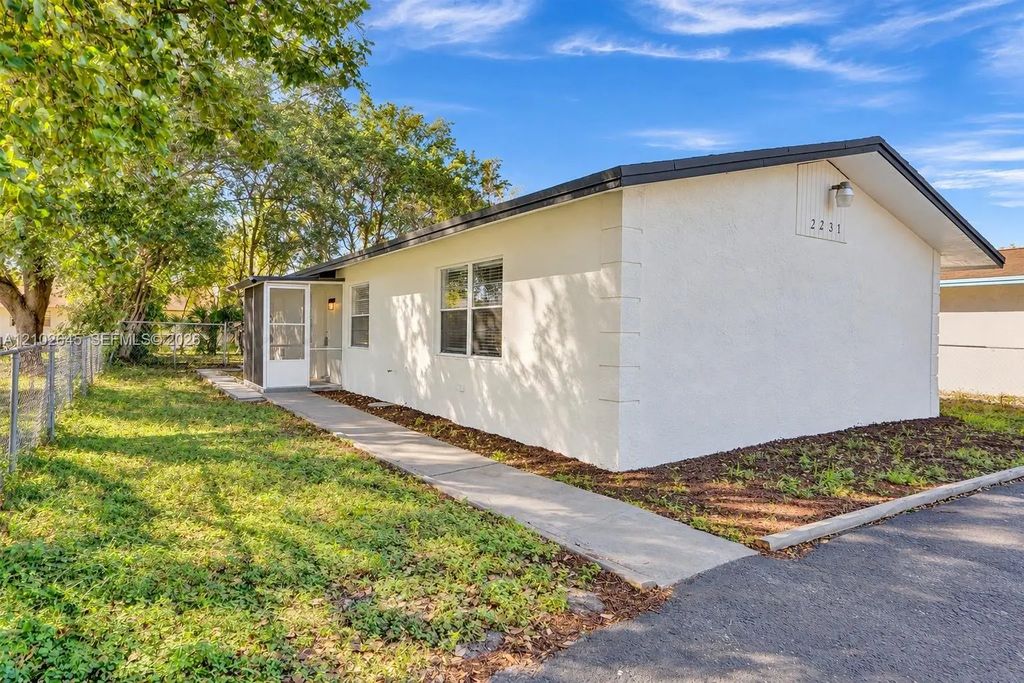 2231 Nw 55th Avenue, Lauderhill
