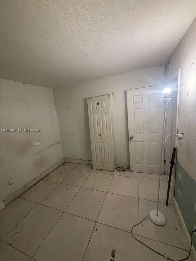 4 of 32 - 902 Ne 209th Street #106-40, Miami, FL