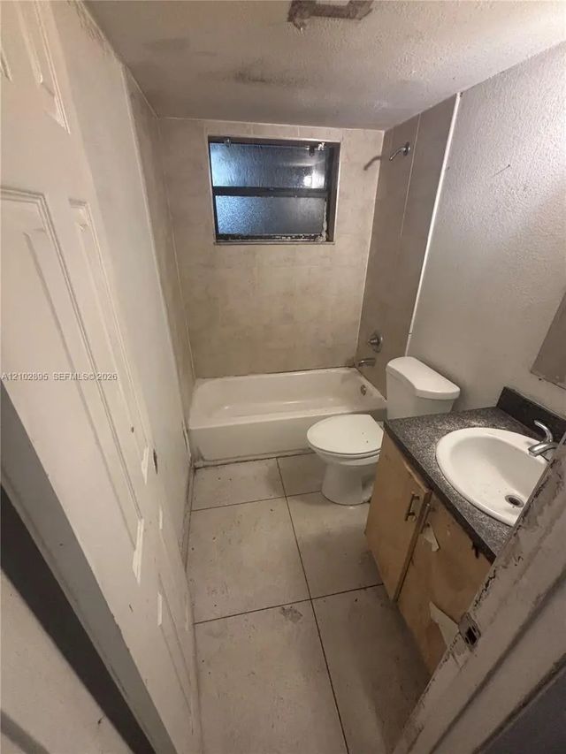 5 of 32 - 902 Ne 209th Street #106-40, Miami, FL