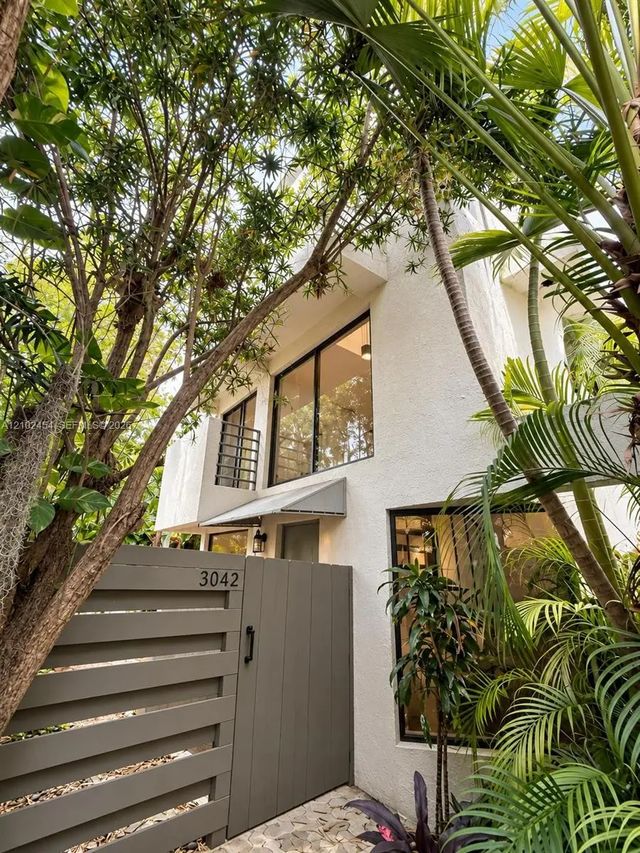 3 of 15 - 3042 Sw 27th Avenue #8, Miami, FL