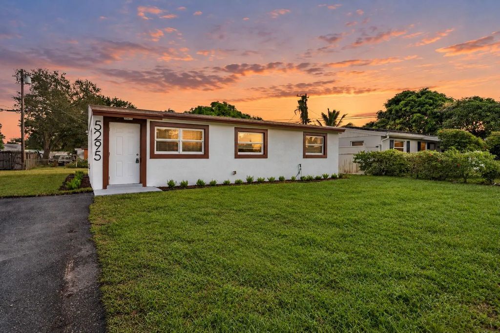 5295 Helene Place, West Palm Beach